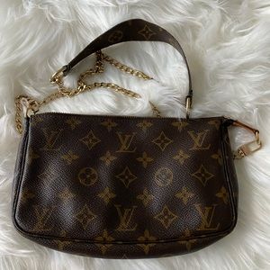 Authentic louis vuitton monogram pochette.